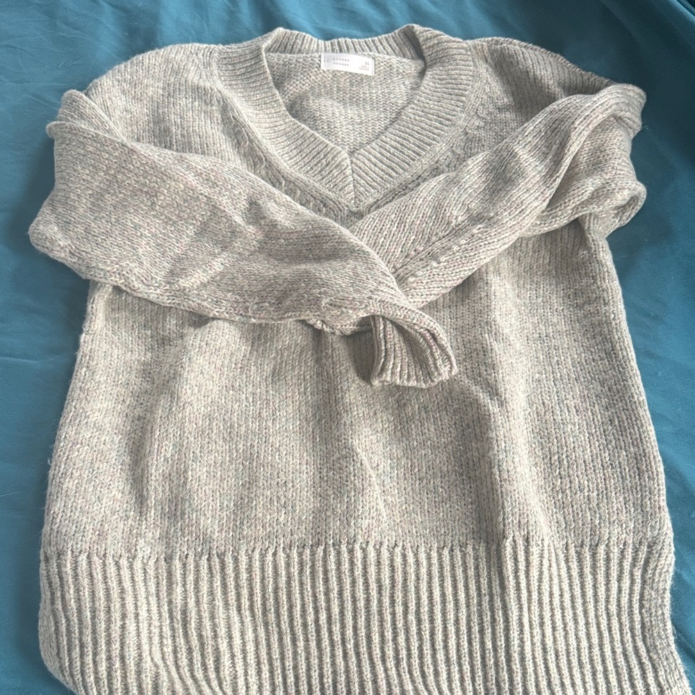 LC Lauren Conrad Light Gray V-Neck Sweater